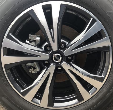what are the factory tires for a 2014 nissan rogue